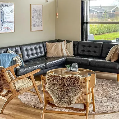 Five-bedroom In Prázdninový dům *